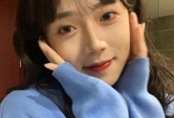 女扮男装网红吃瓜视频,揭秘网络红人幕后生活